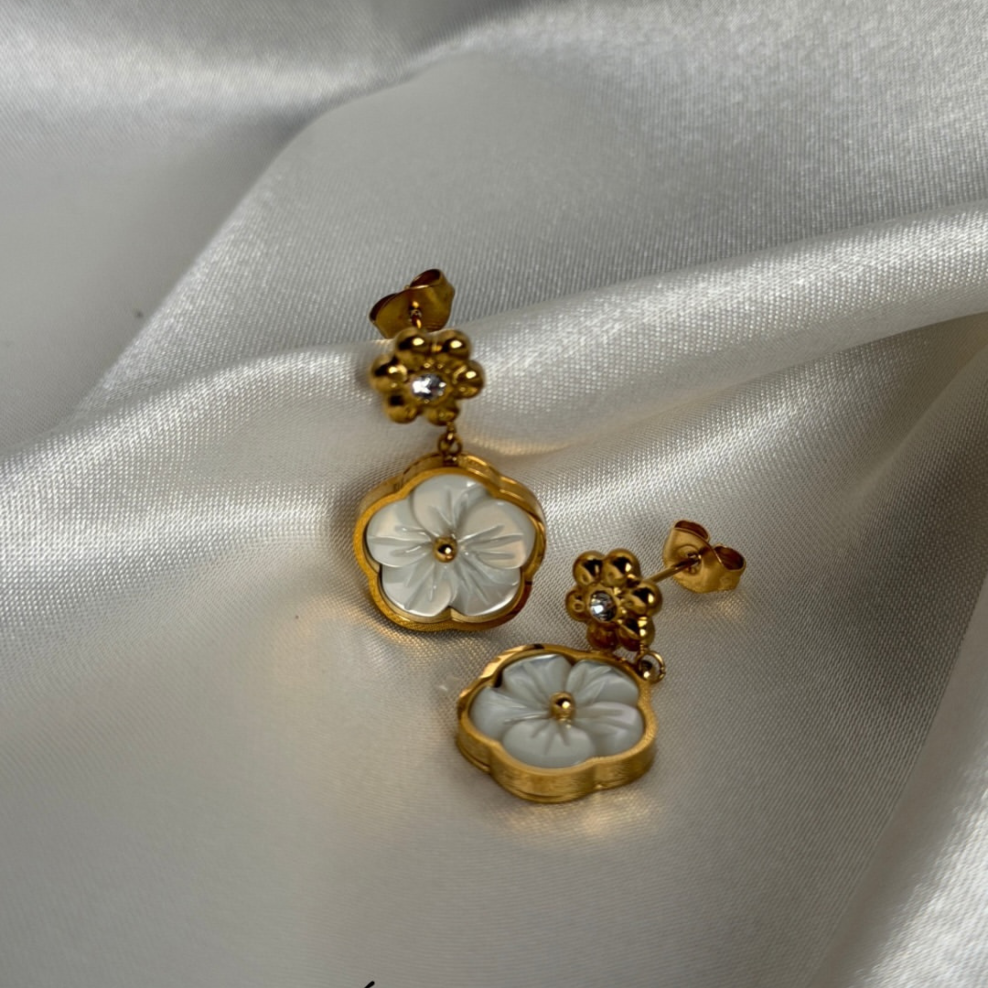 Évora Bloom Pearl Earrings