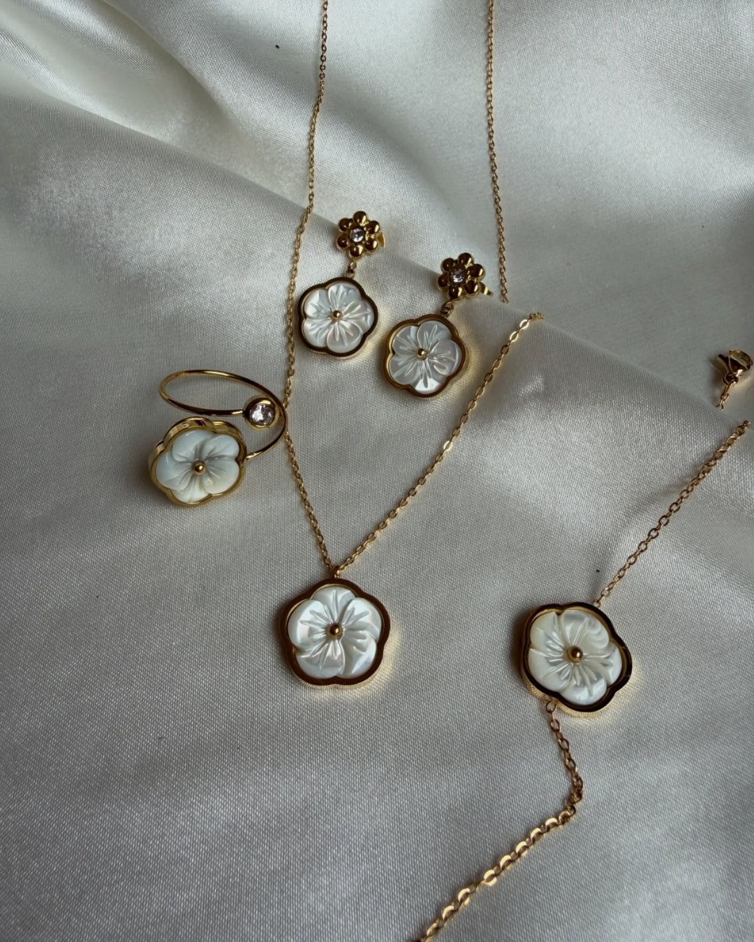 Pearl Blossom Jewelry Set
