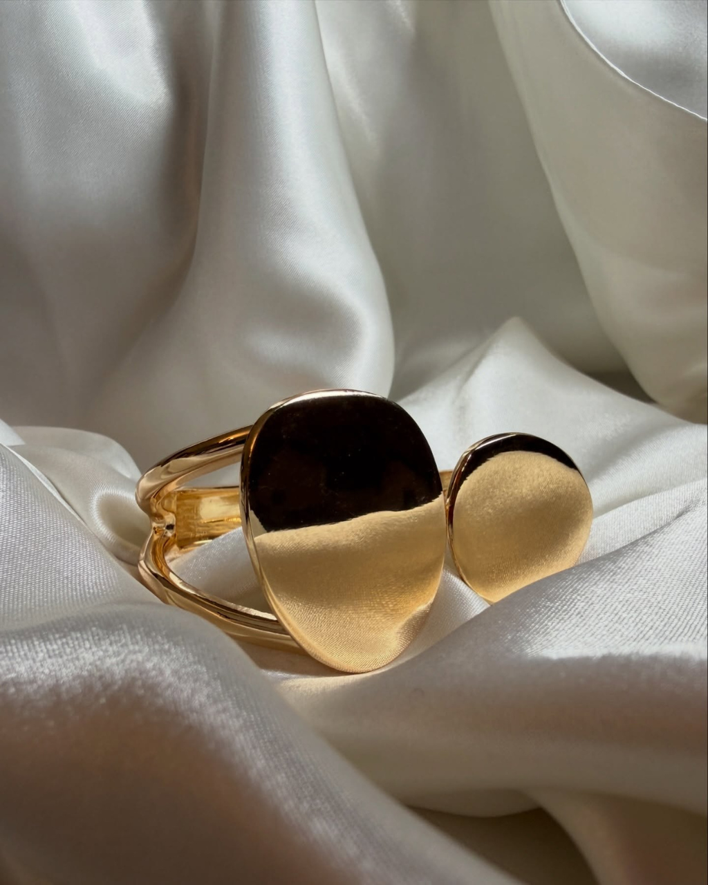 Sculpted Dual-Disc Gold Cuff