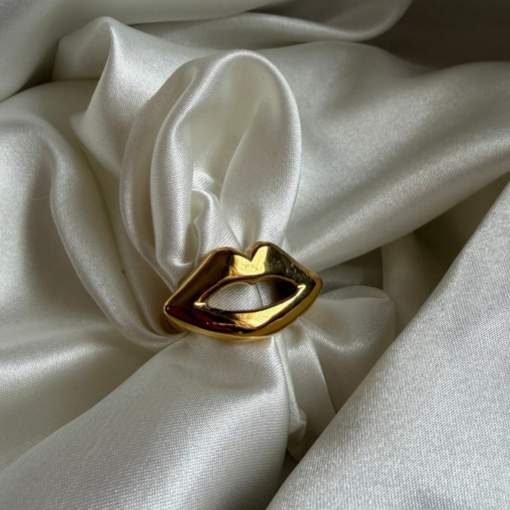 Livia Lips Statement Ring